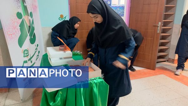 نواختن زنگ نماز با شعار «مِهر با مُهر» در مدارس شهرستان ملارد همزمان با آغاز سال تحصیلی