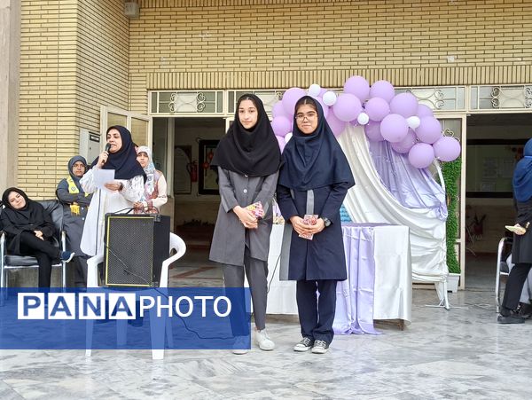 تجلیل از معلم و دختر ایرانی در بهار کرامت 