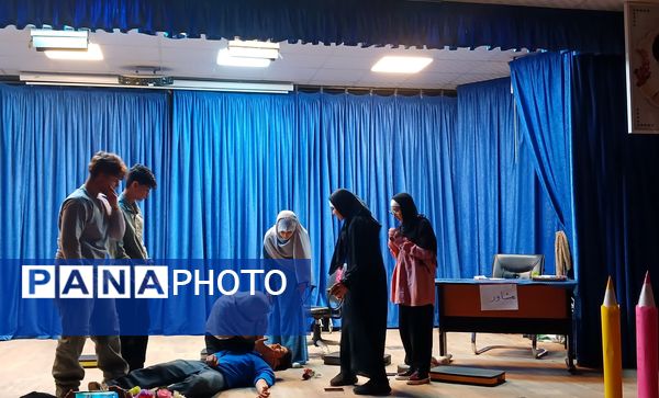 تقدیر از دانش‌آموزان فعال محمدشهری در زمینه‌های فرهنگی و هنری