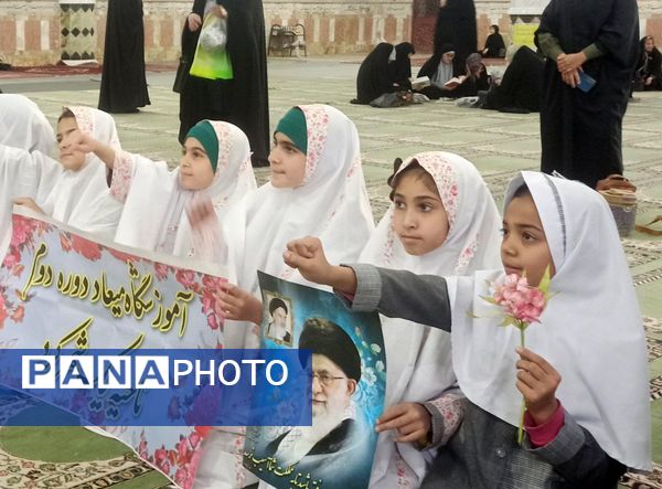 میعادگاه دانش‌آموزان با نماز جمعه