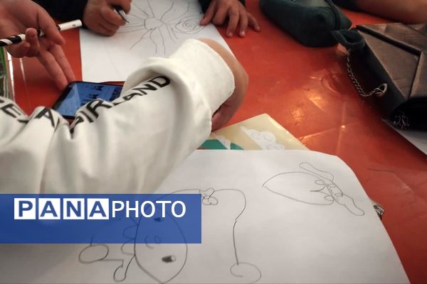 برگزاری حلقه قرآن و ایستگاه نقاشی به‌مناسبت هفته کودک همزمان با نماز جمعه در داریون 