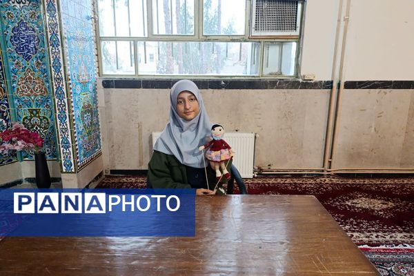 جلوه‌ای از خلاقیت دانش‌آموزی؛ نمایشگاه فرهنگی و هنری دبیرستان عترت برپا شد