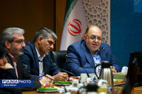 دیدار وزیر آموزش و پرورش با منتخبی از سرایداران و کادر خدماتی مدارس