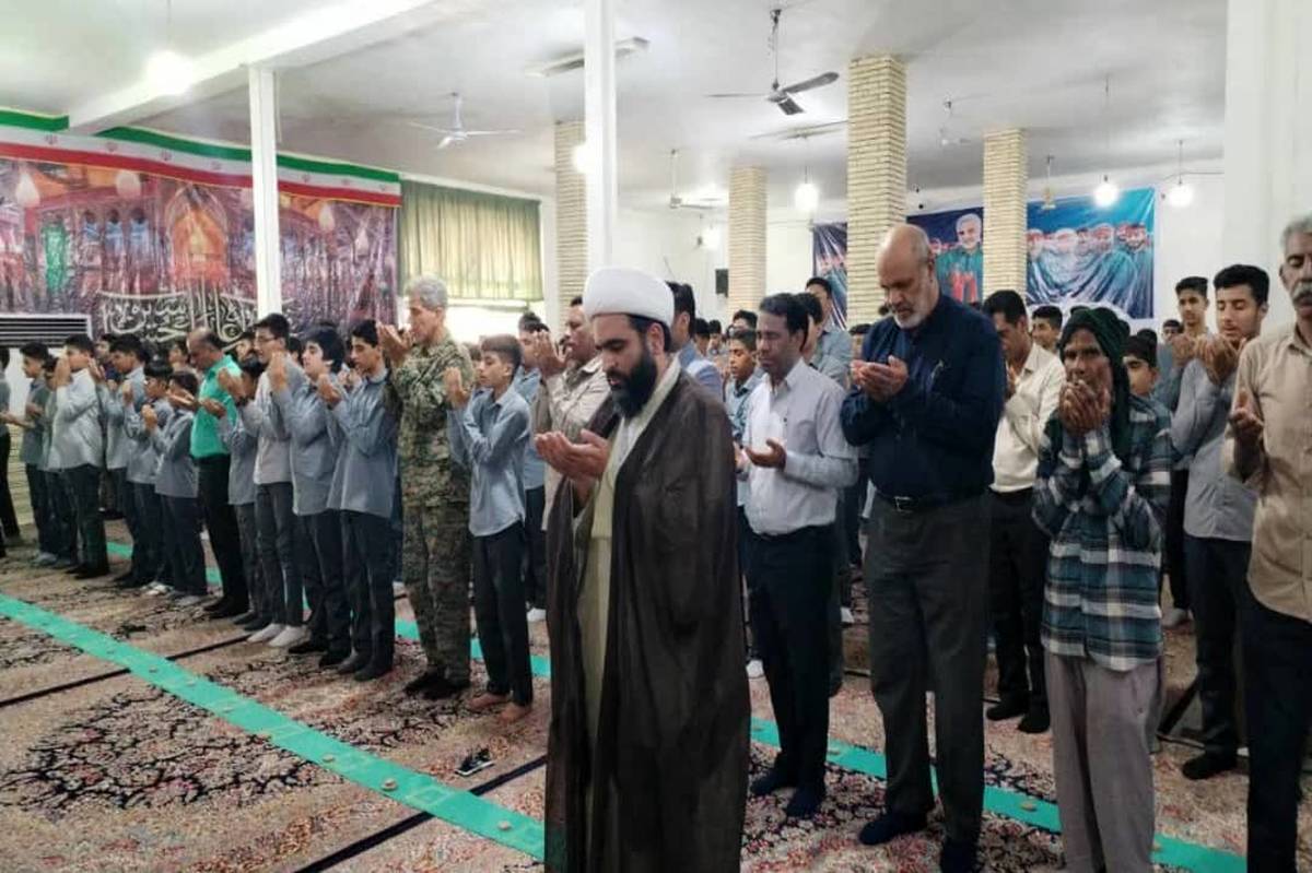 اقامه نخستین نماز جماعت دانش‌آموزی در رودان