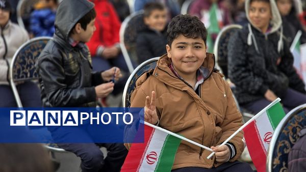 آیین نواختن زنگ انقلاب در شهرستان نظرآباد