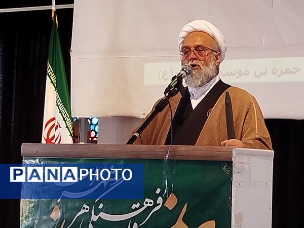 نماز جمعه شهرستان کاشمر با حضور پر رنگ مردم ترشیز کهن برگزار شد 