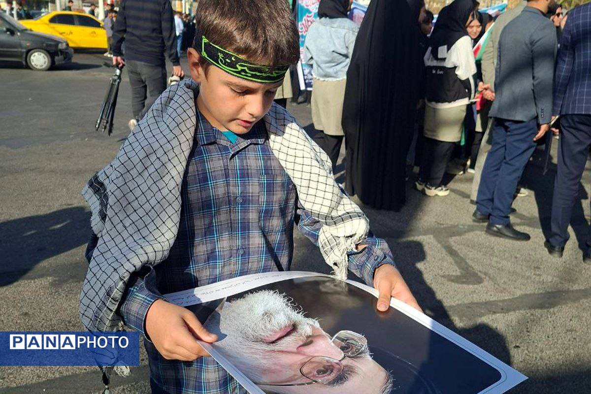 خروش هزاران دانش آموز ورامینی در ۱۳ آبان