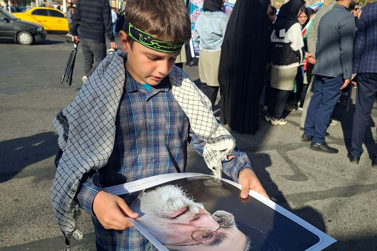 خروش هزاران دانش آموز ورامینی در ۱۳ آبان