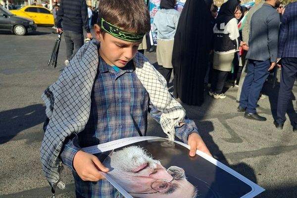 خروش هزاران دانش آموز ورامینی در ۱۳ آبان