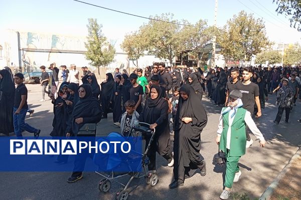 جاماندگان اربعین حسینی در  راهپیمایی حرم تا حرم نیشابور 