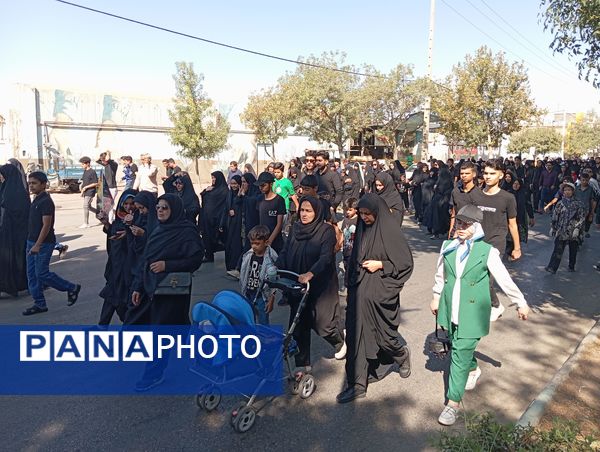 جاماندگان اربعین حسینی در  راهپیمایی حرم تا حرم نیشابور 