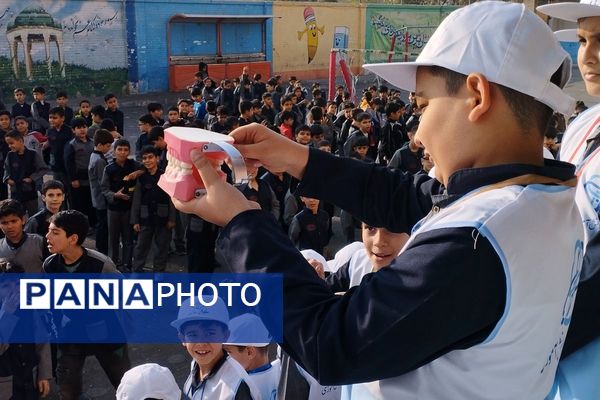 افتتاحیه سفیران سلامت در دبستان ابن‌سینا بهارستان‌دو