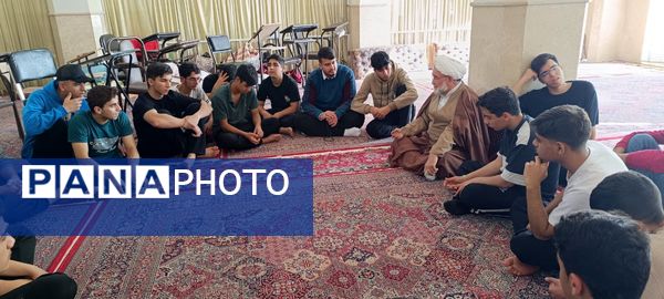 مراسم معنوی اعتکاف دانش‌آموزان پسر ابرکوهی در مسجد چهارده معصوم 