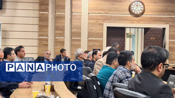 بررسی مسائل جامعه کار و تولید در نشست ویژه تشکل‌های کارگری با فرماندار اراک