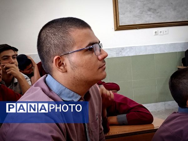 اولین جلسه هدایت تحصیلی دانش آموزان پایه نهمی دبیرستان میثاق