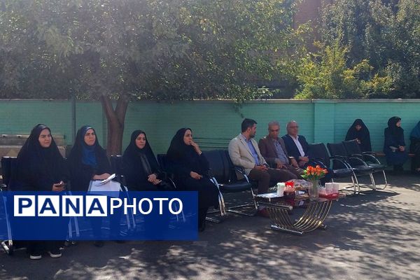 برگزاری جشن عاطفه ها در دبستان شهید عباسی ناحیه یک شهرری