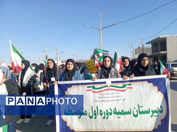 حضور دانش‌آموزان بخش سراب میمه در راهپیمایی۲۲بهمن 