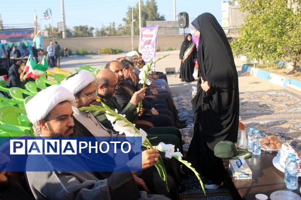 نواخته‌شدن زنگ انقلاب در مدارس استان بوشهر 