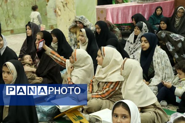 برگزاری محفل انس با قرآن کریم با حضور بیش از ۱۰۰۰ دانش‌آموز دختر روزه اولی در امامزاده بی بی سکینه