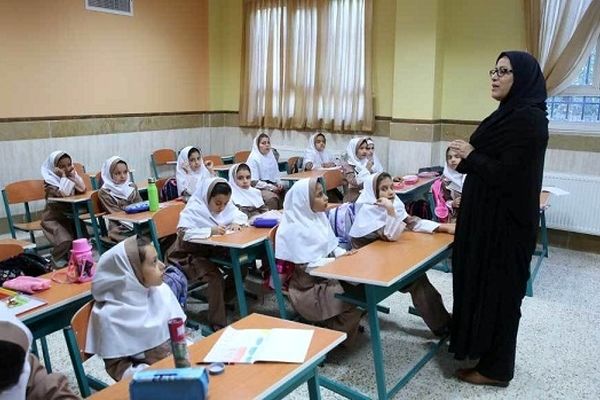 معلم می‌تواند حس  توانمندی و خودباوری را در دانش‌آموز تقویت کند