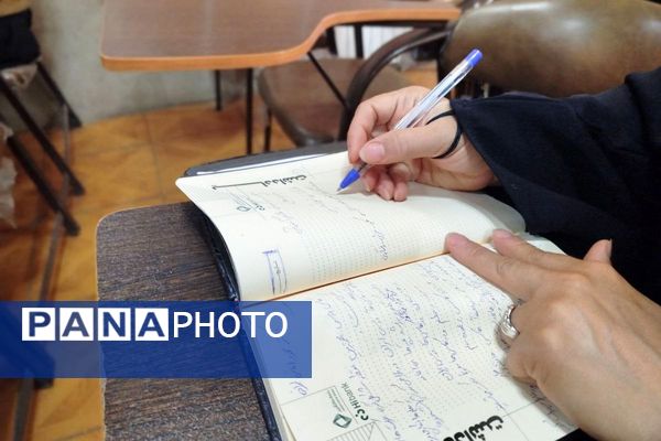 برگزاری کارگاه هوش مصنوعی ، آموزش معکوس و تولیدمحتوا برای سرگروه های آموزشی در ناحیه یک شهرری