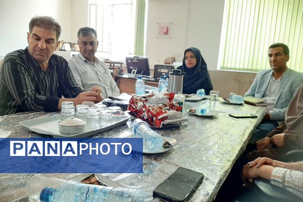 جلسه انجمن اولیا و هیات امنا در مدرسه پویش ناحیه ۳ شیراز