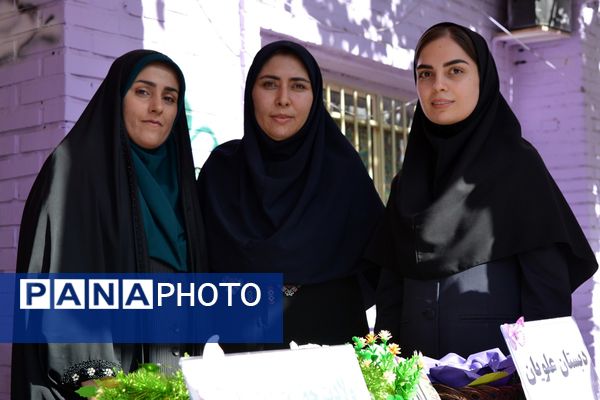 جشن میلاد حضرت زینب(س) با حضور مادر پرستار در دبستان علویان بهارستاندو