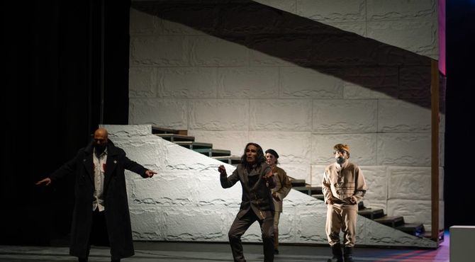 «ذرات آشوب» در جشنواره بین‌المللی تئاتر بغداد روی صحنه رفت