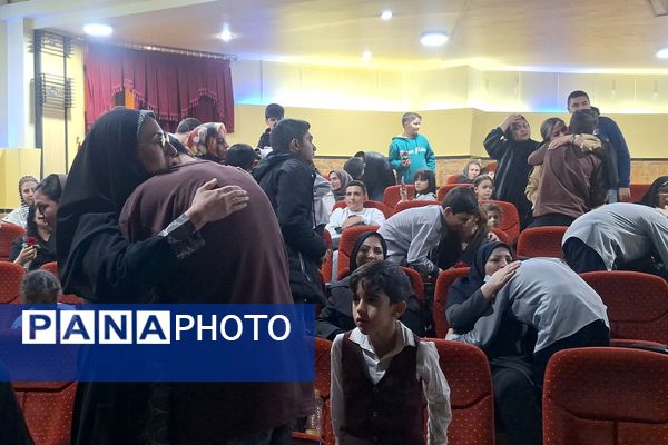 جشن میلاد بانوی دو عالم و گرامیداشت مقام مادر در دبیرستان رازی شیراز 