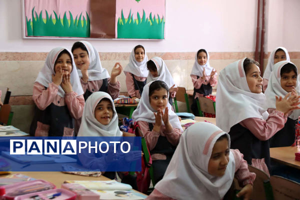طرح سپاس معلم در مدارس شهرستان اسلامشهر با حضور مسئولین شهرستان