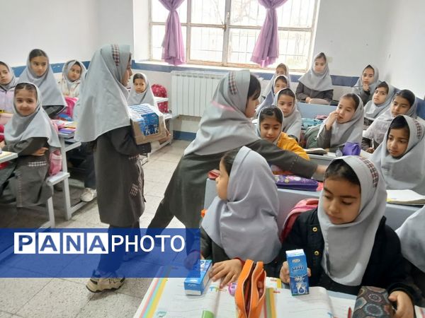 آغاز توزیع شیر در دبستان شهید نجفی فدافن