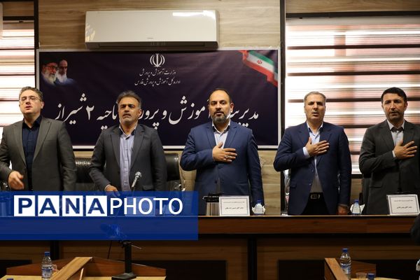 دیدار معاون پرورشی و فرهنگی وزارت آموزش و پرورش با نمایندگان دختر تشکل‌های دانش‌آموزی شیراز