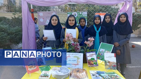 نمایشگاه پیمان مهر در دبیرستان آرمیتا مصلی نژاد