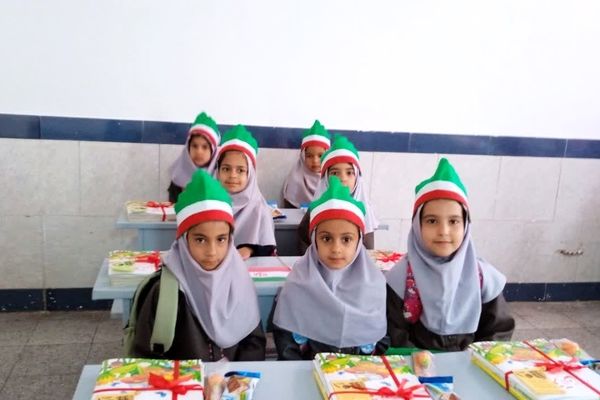 نوگلان کلاس اولی روستای فدافن ، اولین روز مدرسه را جشن گرفتند