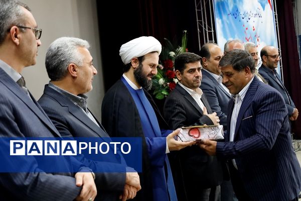 آیین گرامیداشت هفته پیوند اولیا و مربیان در آذربایجان‌غربی