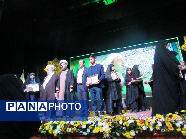 آیین اختتامیه ترنم وحی با تجلیل از برترین های قرآنی