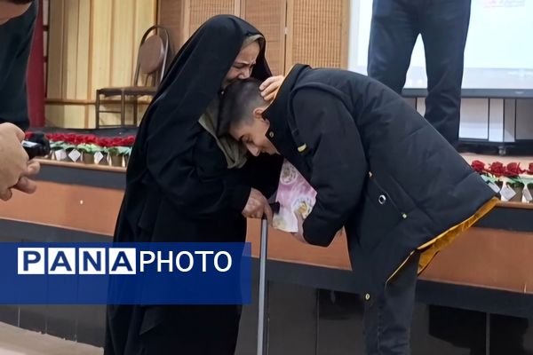 جشن میلاد بانوی دو عالم و گرامیداشت مقام مادر در دبیرستان رازی شیراز 