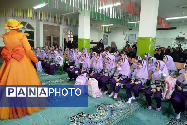 شروعی تازه با جشن شکوفه‌ها در دبستان حاج رحیم خالصی