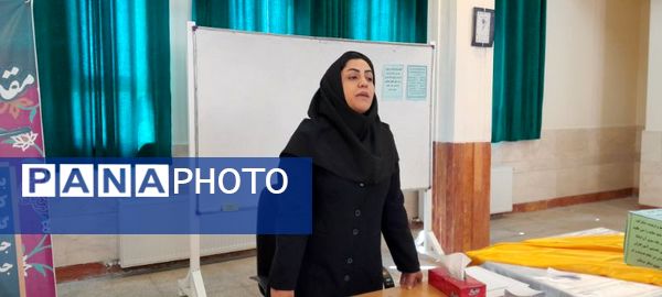 اولین جلسه دیدار چهره به چهره اولیا با دبیران دبیرستان فرزانگان استعداد درخشان ملارد