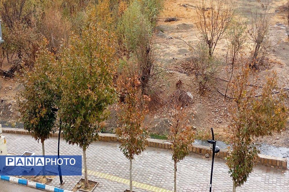 اولین باران پاییزی قابی شفاف از پاییز  رنگارنگ را در شهر زیبای بار رقم زد