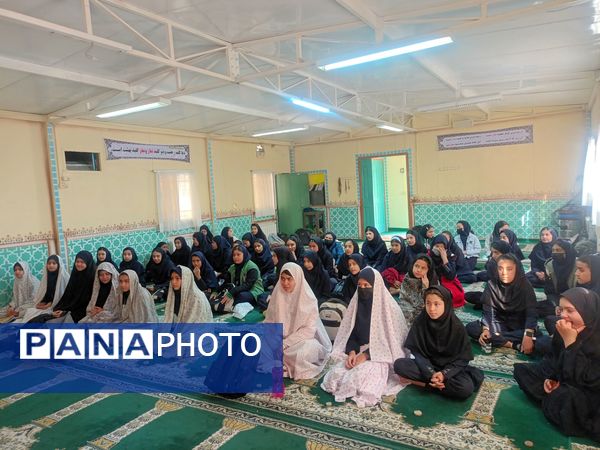 نماز جماعت در دبیرستان میرزا جعفر سروقد مشهد مقدس 