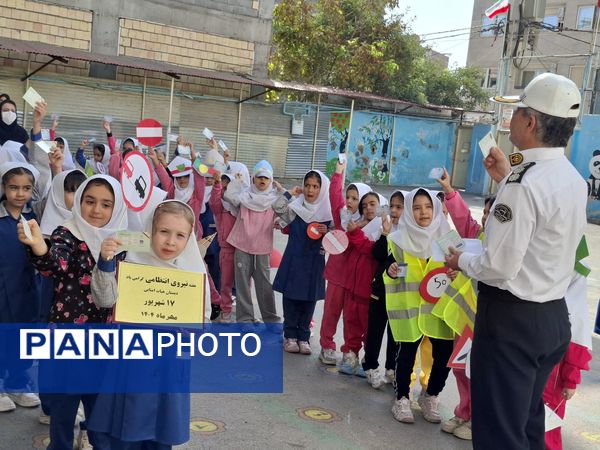 بازدید ماموران نیروی انتظامی در مدرسه 17شهریور بجنورد