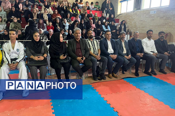 تجلیل از خیرخانه تکواندو آباده و اهدا مدال به تکواندوکاران مسابقات استانی