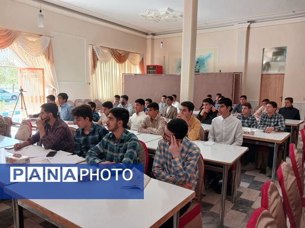 بازدید مدیرکل آموزش و پرورش استان مرکزی از اردوگاه امام خمینی(ره)