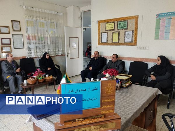 تفدیر سازمان دانش‌آموزی همدان از مدارس فعال تشکیلاتی پیشتازان