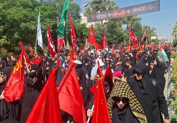 جاماندگان کاروان اربعین در کربلای دل پیاده قدم برمی‌دارند