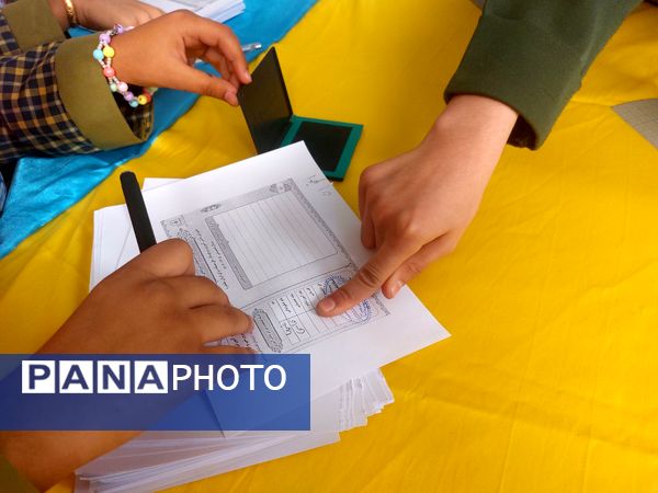 برگزاری انتخابات شورای دانش‌آموزی در مدرسه حضرت معصومه(س) حاجی‌آباد