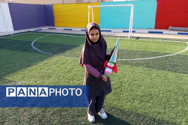 هیجان پرتاب موشک آبی در هفته هوافضا با حضور دانش‌آموزان در پژوهشسرای خواجه نصیرالدین طوسی