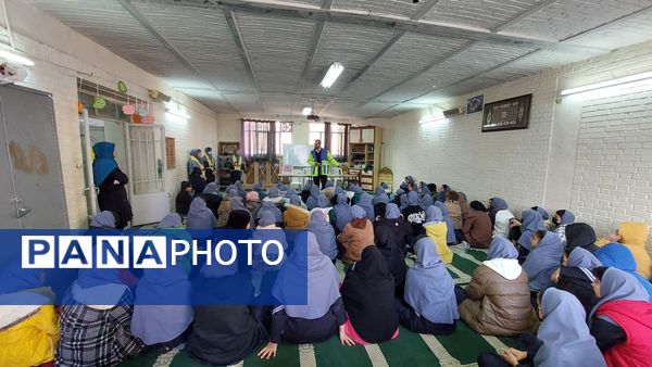 بیست و هفتمین مانور زلزله در دبیرستان دخترانه دانشور 2 