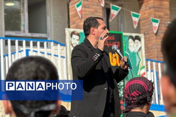  سوگواری نوجوانان برای مادر مهربانی‌ها